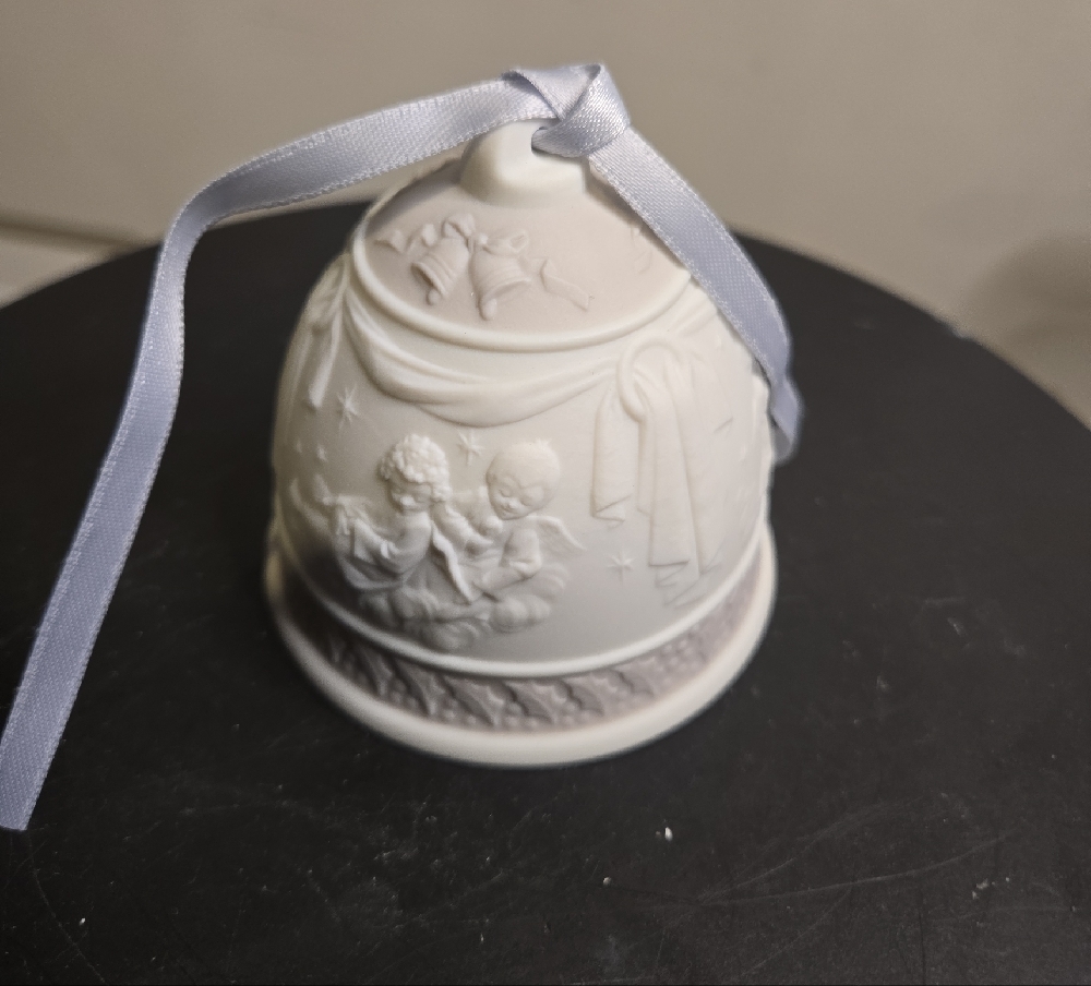 Lladro 1995 Merry Christmas White Crystal Bell in Box - Picture 10 of 12